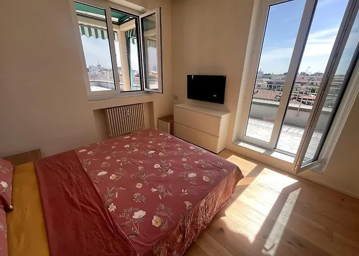 Stunning Penthouse Duomo Experience Apartment Mailand